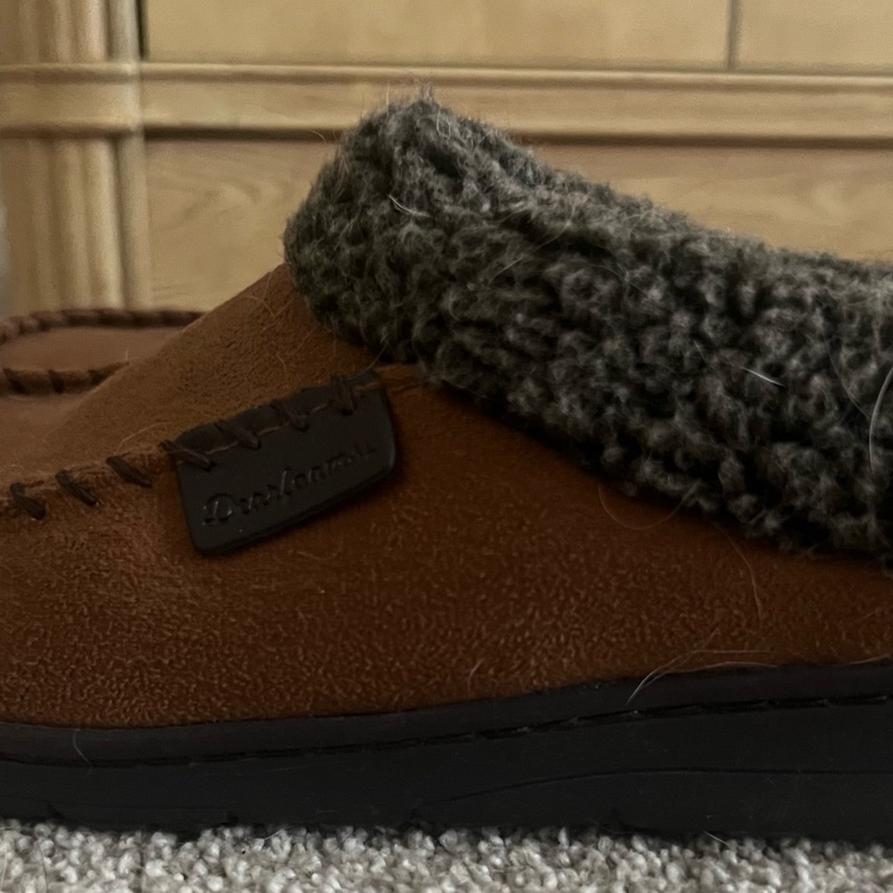 Dearfoams Brown Slippers with Faux Fur: Gently Worn A Few Times. Super Comfy!🤎